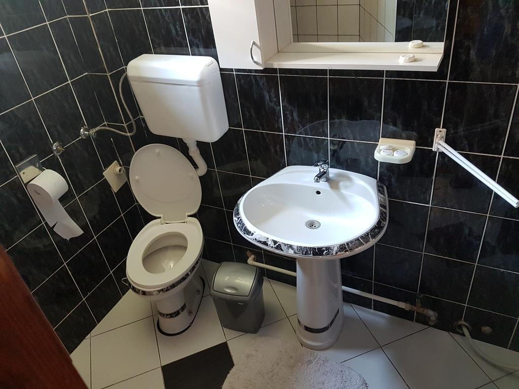 Lira Inn Nis Bagian luar foto