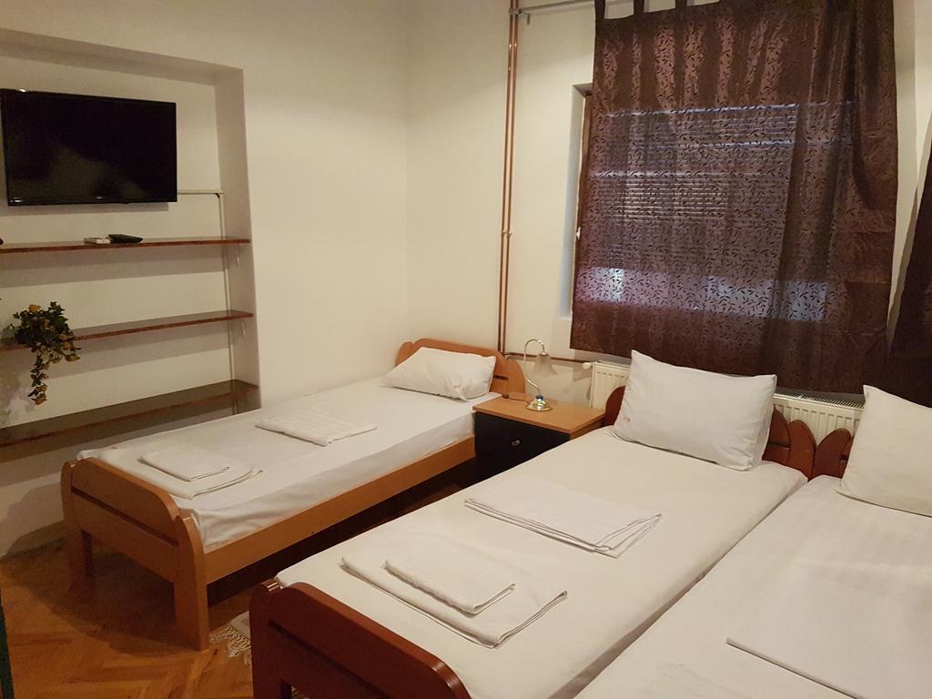 Lira Inn Nis Bagian luar foto