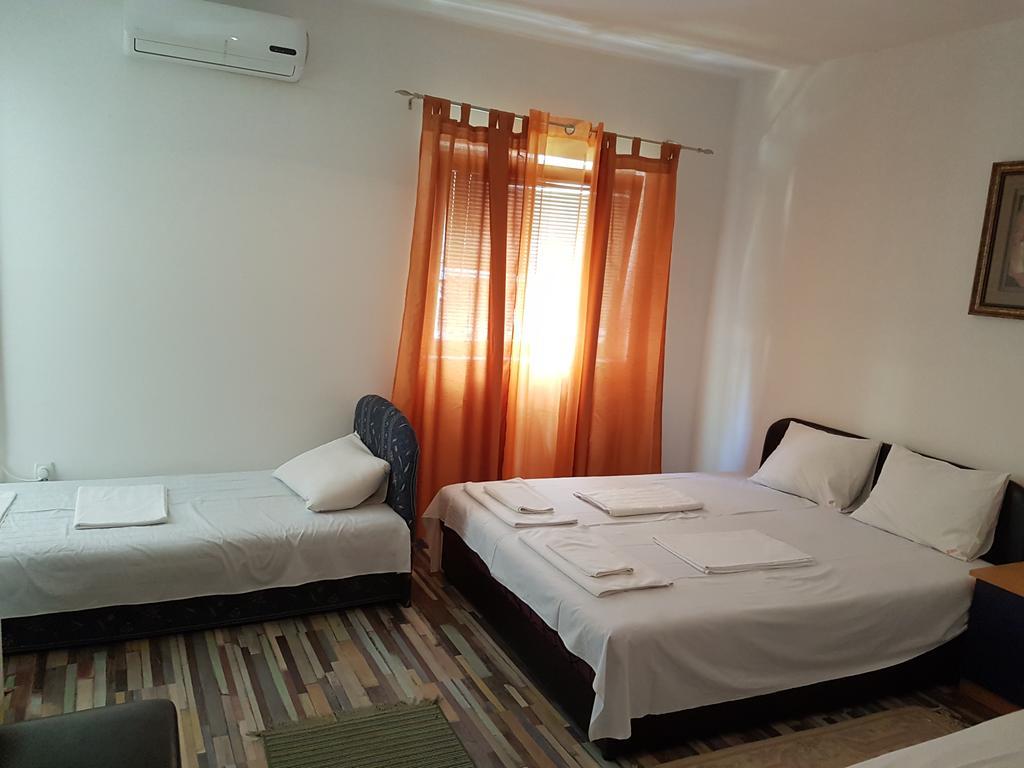 Lira Inn Nis Bagian luar foto