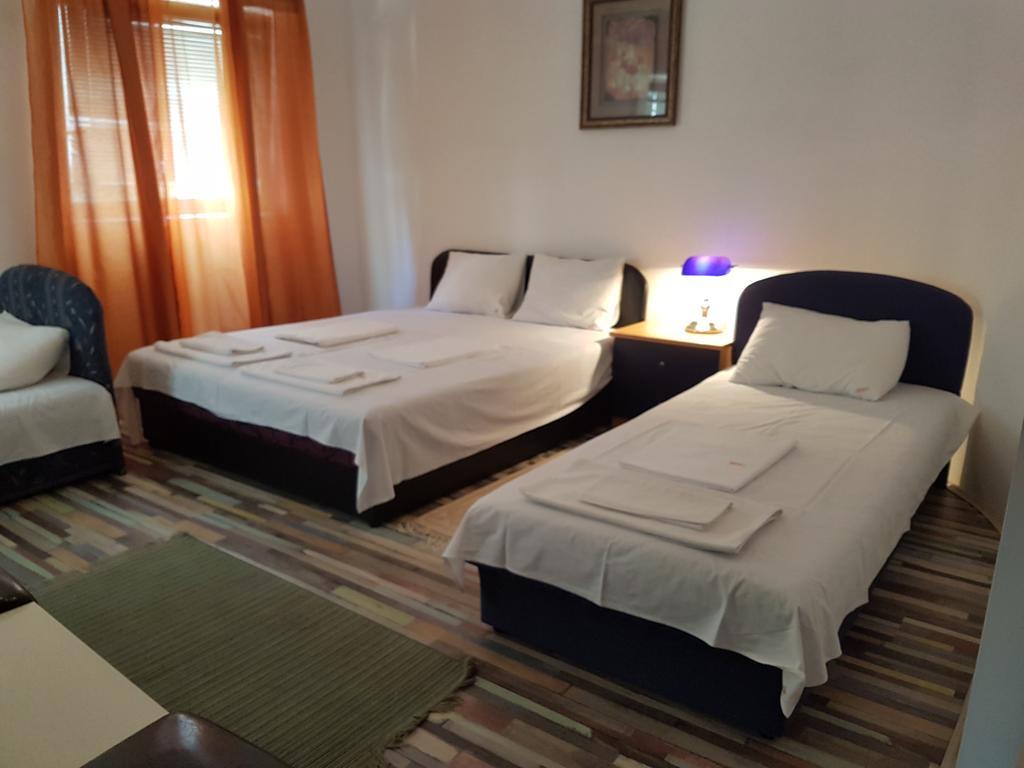 Lira Inn Nis Bagian luar foto