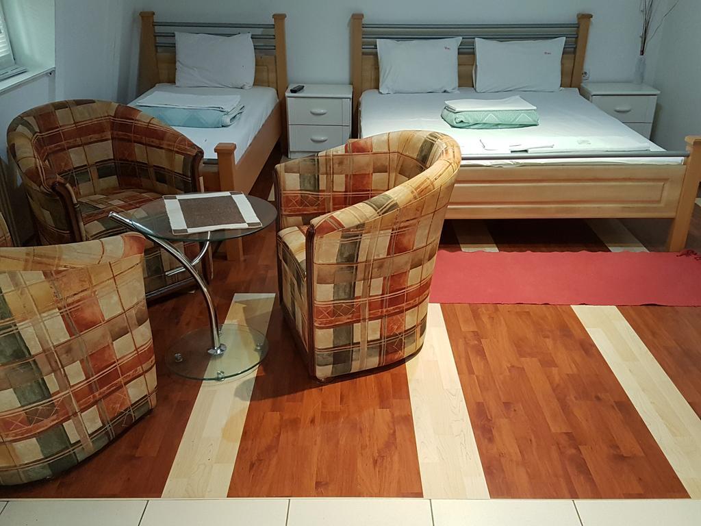 Lira Inn Nis Bagian luar foto