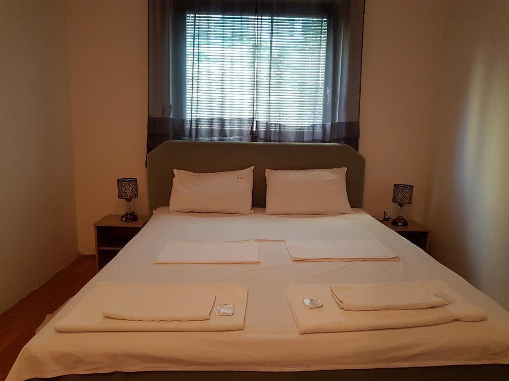 Lira Inn Nis Bagian luar foto