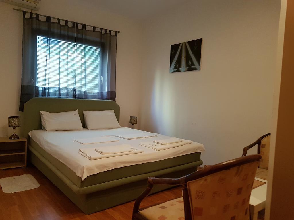Lira Inn Nis Bagian luar foto