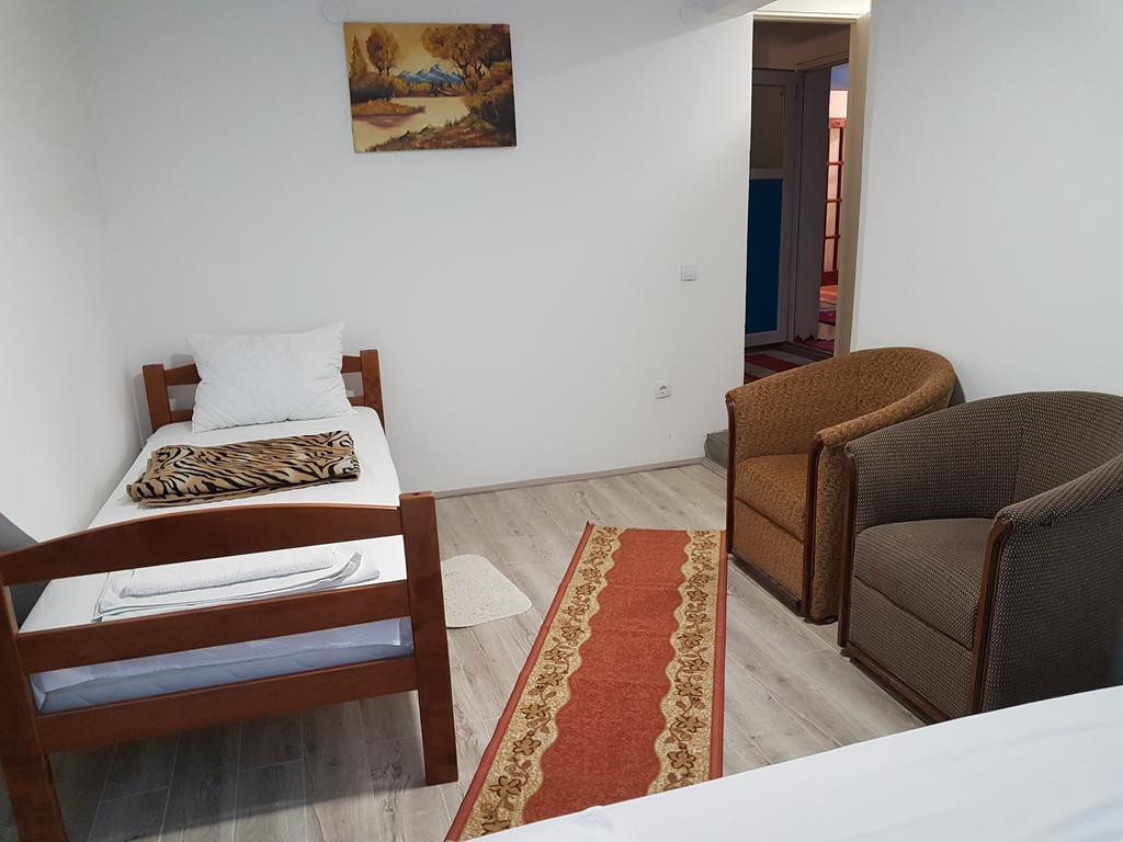 Lira Inn Nis Bagian luar foto