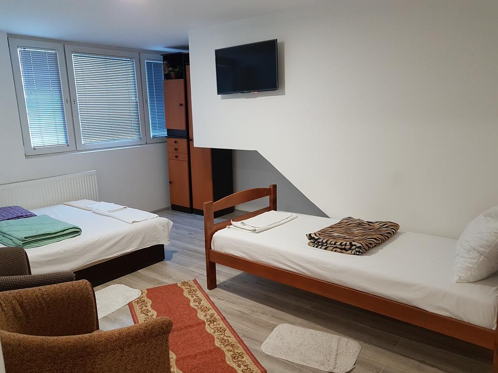 Lira Inn Nis Bagian luar foto