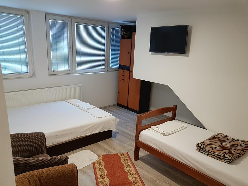 Lira Inn Nis Bagian luar foto