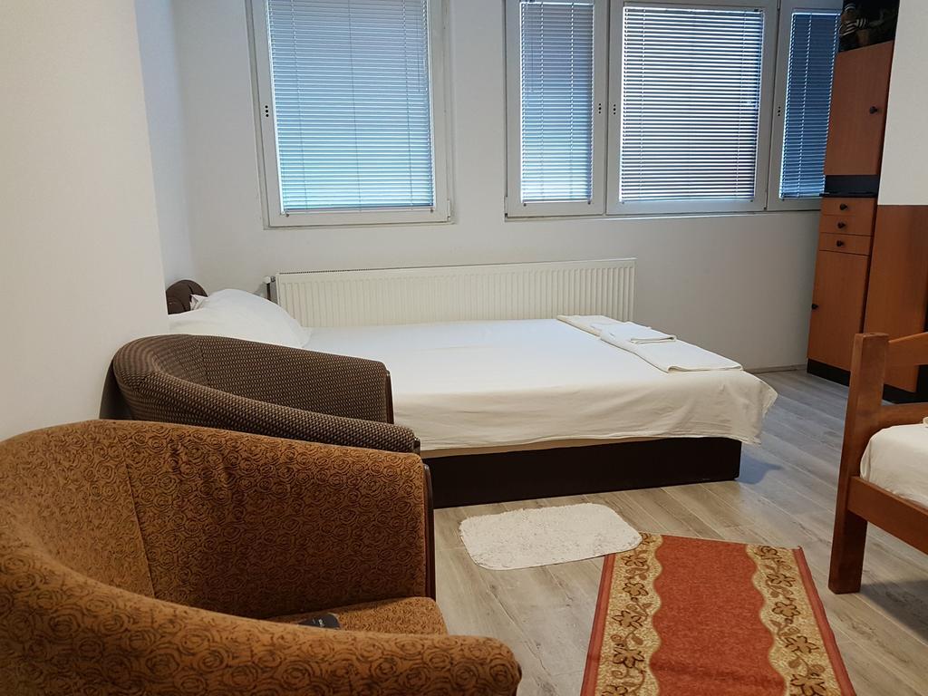 Lira Inn Nis Bagian luar foto