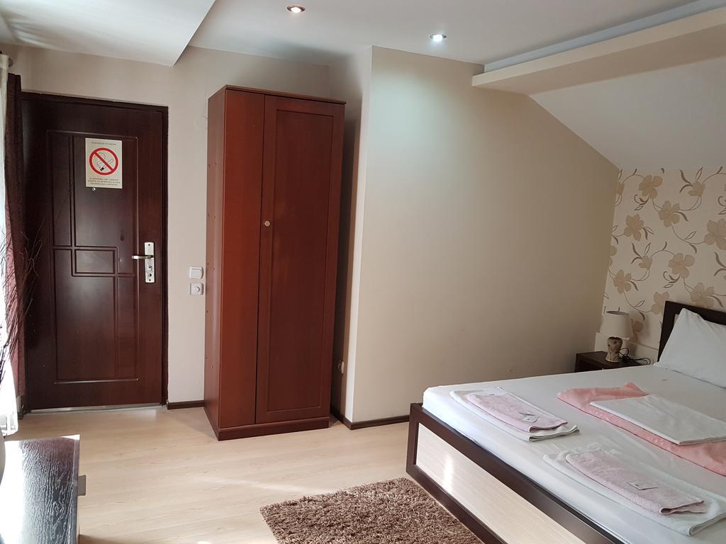 Lira Inn Nis Bagian luar foto