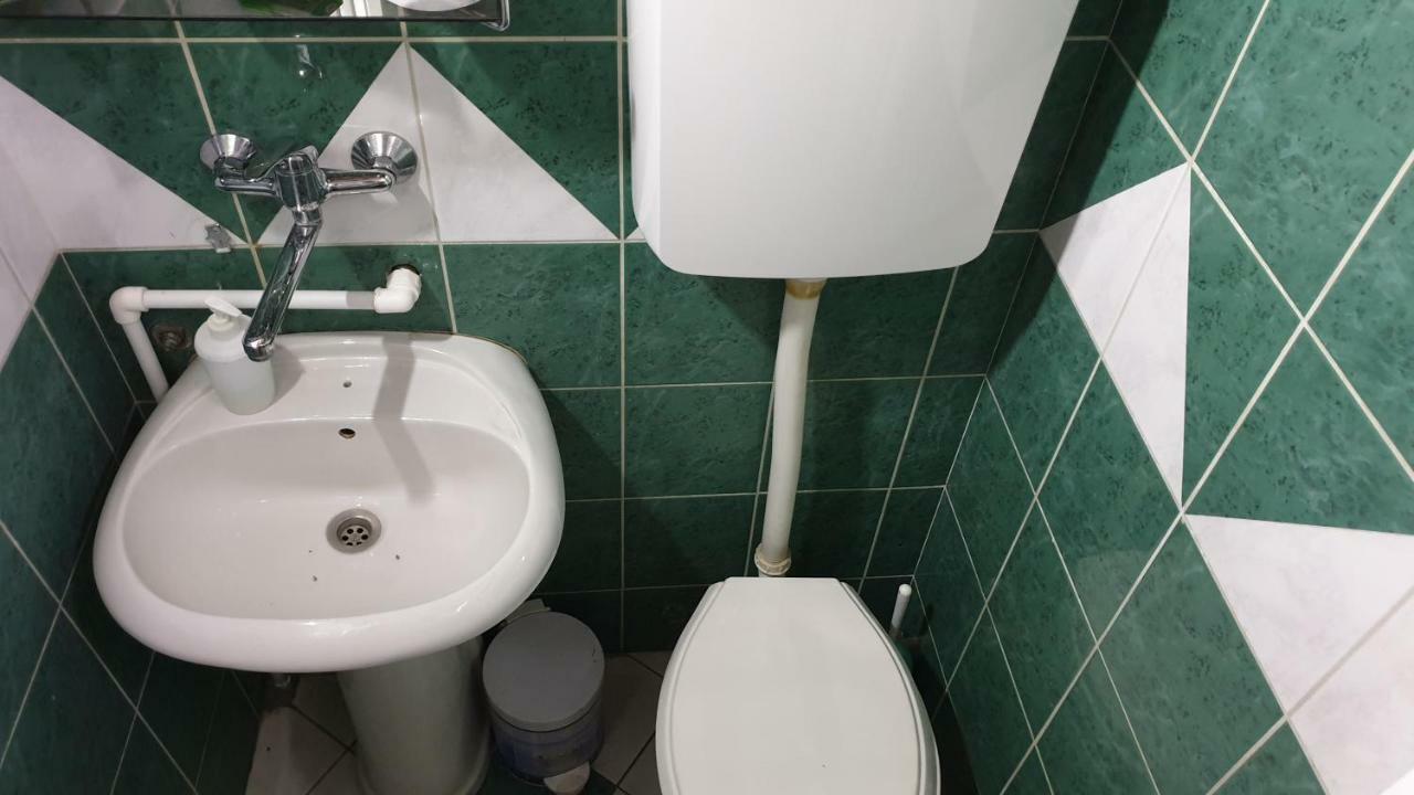 Lira Inn Nis Bagian luar foto