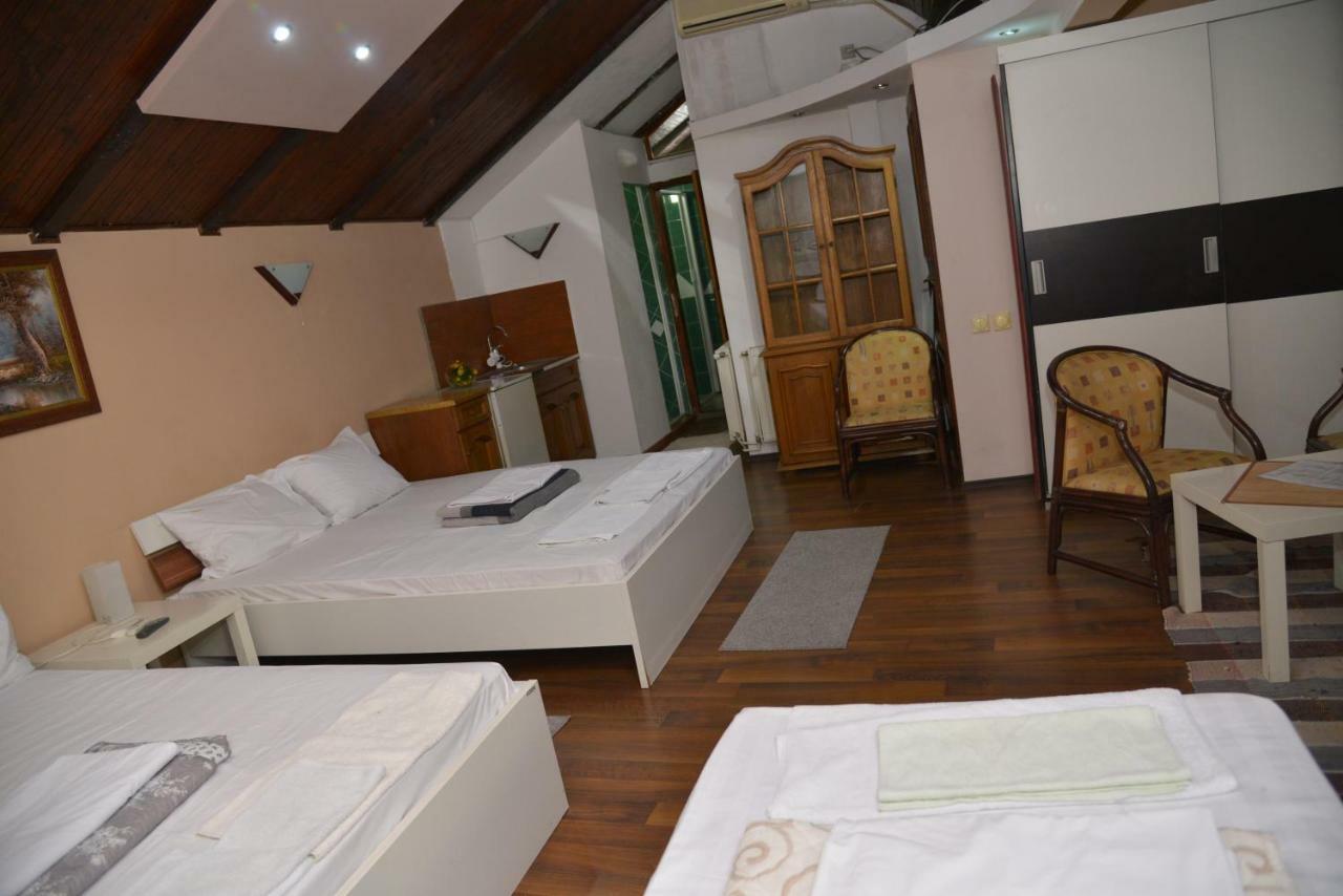 Lira Inn Nis Bagian luar foto